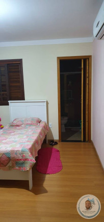 Imagem Casa com 3 Quartos à Venda, 225 m² em Jardim Portugal - São José Dos Campos