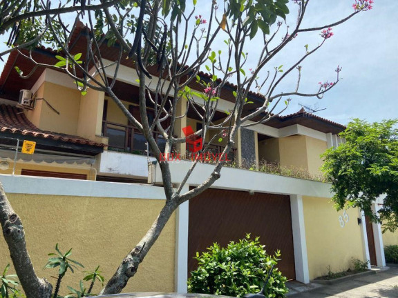 Casa com 5 Quartos à Venda, 450 m² em São Francisco - Niterói