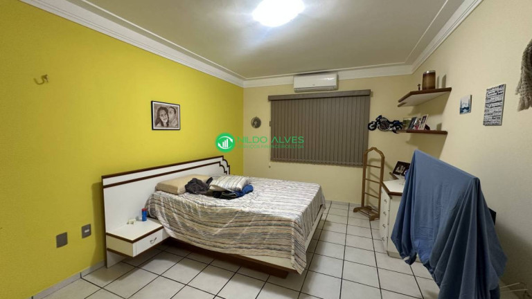 Imagem Casa com 3 Quartos à Venda, 261 m² Imagem Casa com 3 Quartos à Venda, 261 m²