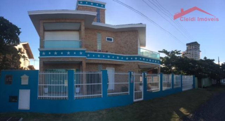 Imagem Casa com 3 Quartos à Venda, 208 m² em Itacolomi - Piçarras Imagem Casa com 3 Quartos à Venda, 208 m² em Itacolomi - Piçarras