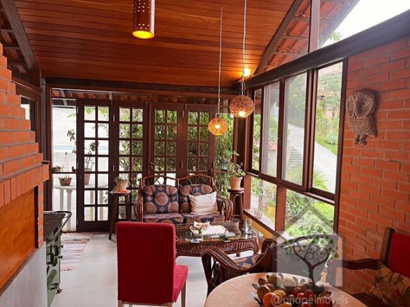 Imagem Casa com 4 Quartos à Venda, 237 m² em Itacorubi - Florianópolis Imagem Casa com 4 Quartos à Venda, 237 m² em Itacorubi - Florianópolis
