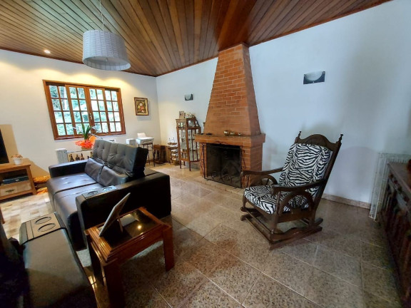 Imagem Casa com 3 Quartos à Venda, 160 m² em Vargem Grande - Teresópolis