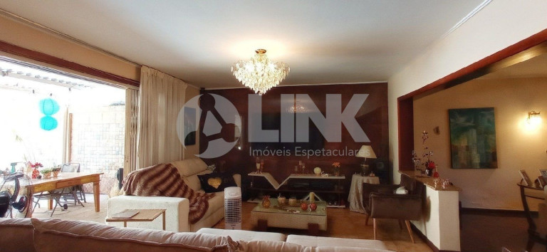Imagem Casa com 3 Quartos à Venda, 374 m² em Jardim Lindóia - Porto Alegre