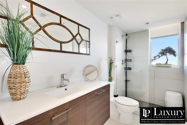 Imagem Apartamento com 2 Quartos à Venda, 108 m² em Bal Harbour - Bay Harbor Islands Imagem Apartamento com 2 Quartos à Venda, 108 m² em Bal Harbour - Bay Harbor Islands
