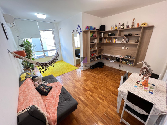 Imagem Imóvel com 3 Quartos à Venda, 95 m² em Laranjeiras - Rio De Janeiro Imagem Imóvel com 3 Quartos à Venda, 95 m² em Laranjeiras - Rio De Janeiro