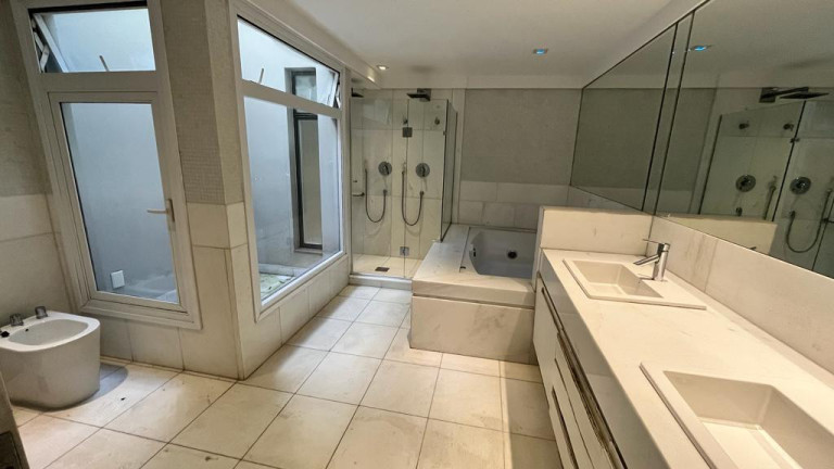 Imagem Apartamento com 3 Quartos à Venda, 325 m² em Moinhos De Vento - Porto Alegre Imagem Apartamento com 3 Quartos à Venda, 325 m² em Moinhos De Vento - Porto Alegre