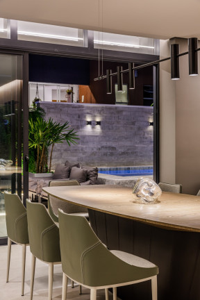 Imagem Apartamento com 2 Quartos à Venda, 124 m² em Centro - Curitiba