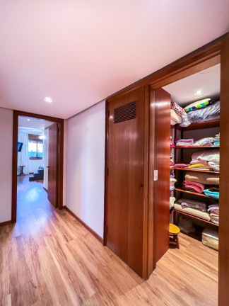 Imagem Apartamento com 4 Quartos à Venda, 278 m² em Moinhos De Vento - Porto Alegre Imagem Apartamento com 4 Quartos à Venda, 278 m² em Moinhos De Vento - Porto Alegre