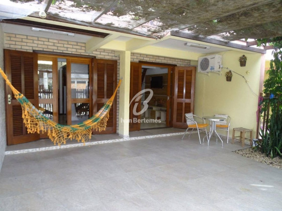 Imagem Sobrado com 2 Quartos para Temporada, em Bombas - Bombinhas Imagem Sobrado com 2 Quartos para Temporada, em Bombas - Bombinhas