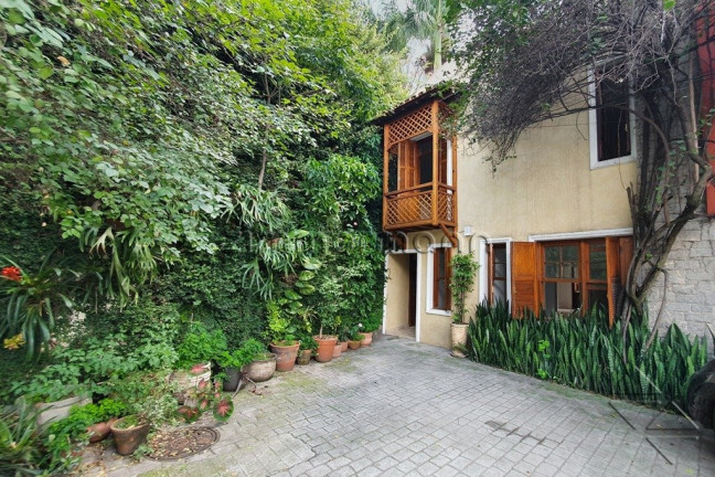 Imagem Casa com 4 Quartos à Venda, 158 m² em Jardim America - São Paulo Imagem Casa com 4 Quartos à Venda, 158 m² em Jardim America - São Paulo
