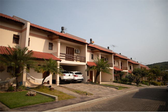 Imagem Casa com 3 Quartos à Venda, em Cavalhada - Porto Alegre Imagem Casa com 3 Quartos à Venda, em Cavalhada - Porto Alegre