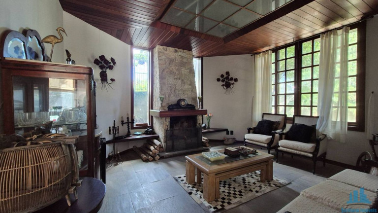 Imagem Casa com 5 Quartos à Venda, 600 m² em São Francisco - Niterói Imagem Casa com 5 Quartos à Venda, 600 m² em São Francisco - Niterói