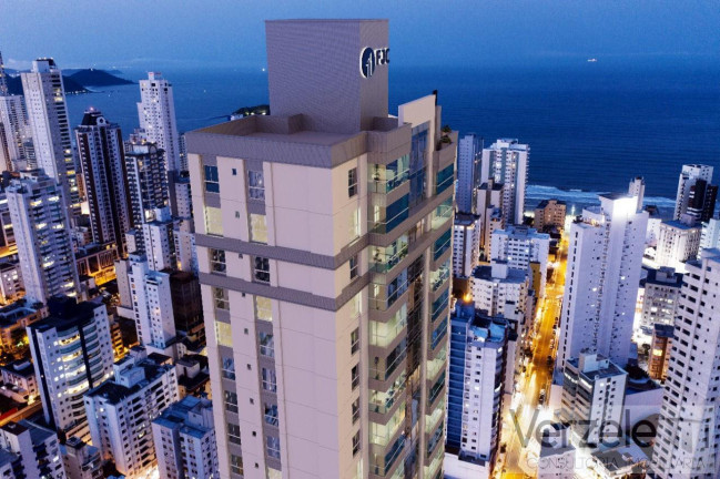 Imagem Imóvel com 4 Quartos à Venda, 146 m² em Centro - Balneário Camboriú