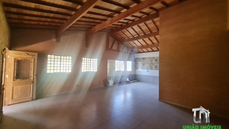 Imagem Imóvel com 3 Quartos à Venda, em Arara Dos Pereiras - Bragança Paulista Imagem Imóvel com 3 Quartos à Venda, em Arara Dos Pereiras - Bragança Paulista