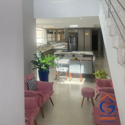 Imagem Imóvel com 3 Quartos à Venda, 350 m² em Condomínio Califórnia - Estiva Gerbi Imagem Imóvel com 3 Quartos à Venda, 350 m² em Condomínio Califórnia - Estiva Gerbi