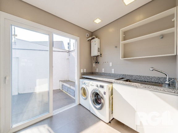 Imagem Casa com 3 Quartos à Venda, 400 m² em Três Figueiras - Porto Alegre Imagem Casa com 3 Quartos à Venda, 400 m² em Três Figueiras - Porto Alegre