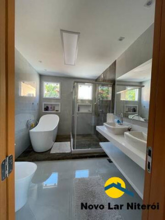Casa com 3 Quartos à Venda, 350 m² em Camboinhas - Niterói