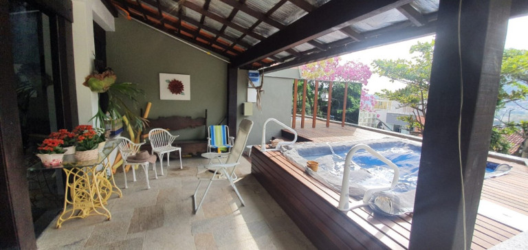 Imagem Casa com 4 Quartos à Venda, em São Francisco - Niterói Imagem Casa com 4 Quartos à Venda, em São Francisco - Niterói