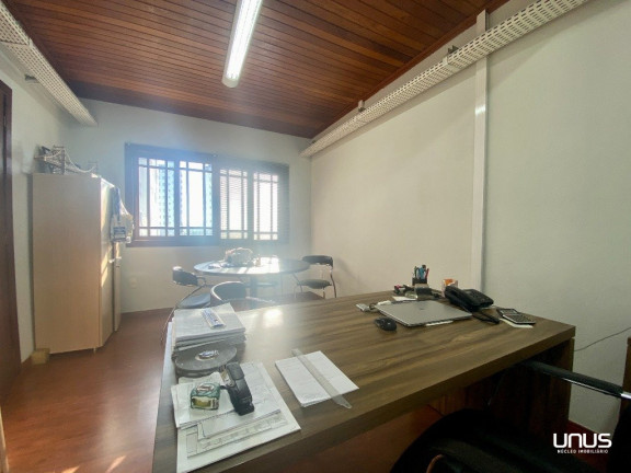 Imagem Casa com 5 Quartos à Venda, 320 m² em Barreiros - São José