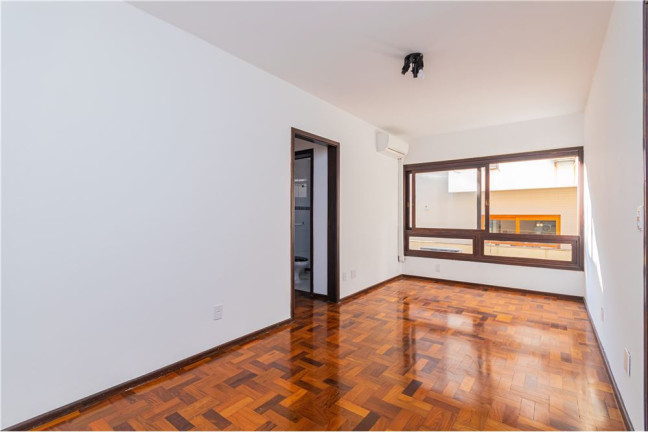 Imagem Imóvel com 2 Quartos à Venda, em Rio Branco - Porto Alegre Imagem Imóvel com 2 Quartos à Venda, em Rio Branco - Porto Alegre