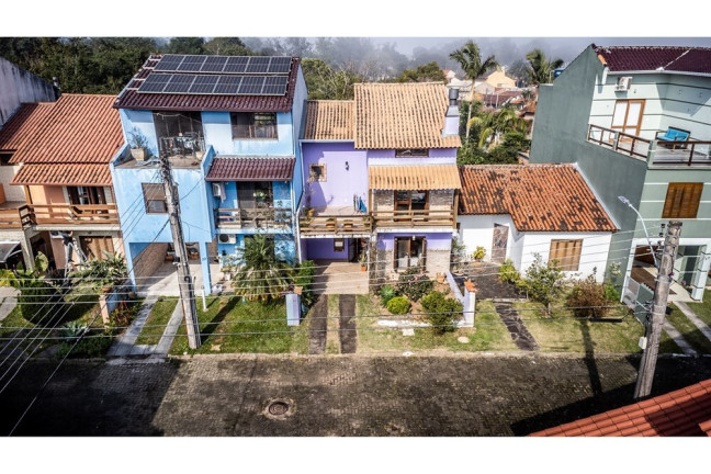 Imagem Casa com 2 Quartos à Venda, em Serraria - Porto Alegre Imagem Casa com 2 Quartos à Venda, em Serraria - Porto Alegre