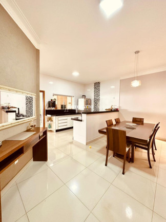 Imagem Casa com 3 Quartos à Venda, 200 m² Imagem Casa com 3 Quartos à Venda, 200 m²