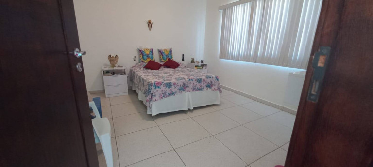 Casa com 5 Quartos à Venda, 240 m² em Salvador