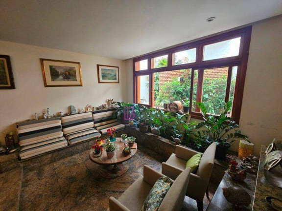 Imagem Casa com 4 Quartos à Venda, 341 m² em Pacaembu - São Paulo Imagem Casa com 4 Quartos à Venda, 341 m² em Pacaembu - São Paulo