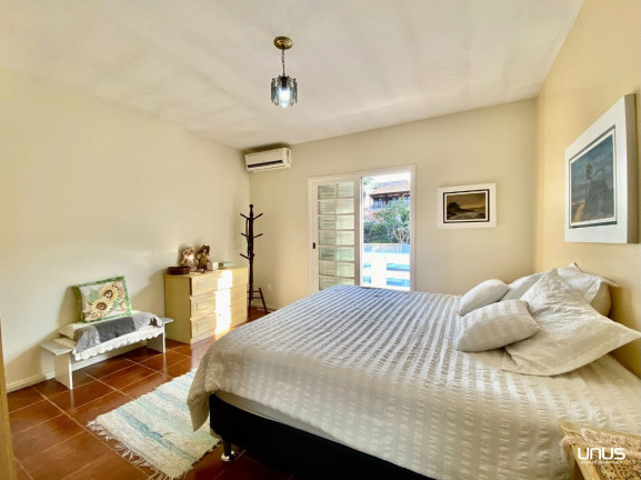 Imagem Casa com 5 Quartos à Venda, 420 m² em Coqueiros - Florianópolis