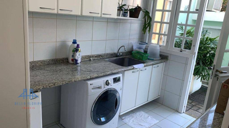 Imagem Casa com 3 Quartos à Venda, 376 m² em Córrego Grande - Florianópolis