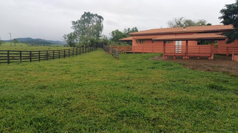 Imagem Chácara com 1 Quarto à Venda, 100 m² em Centro - Guaratinguetá Imagem Chácara com 1 Quarto à Venda, 100 m² em Centro - Guaratinguetá