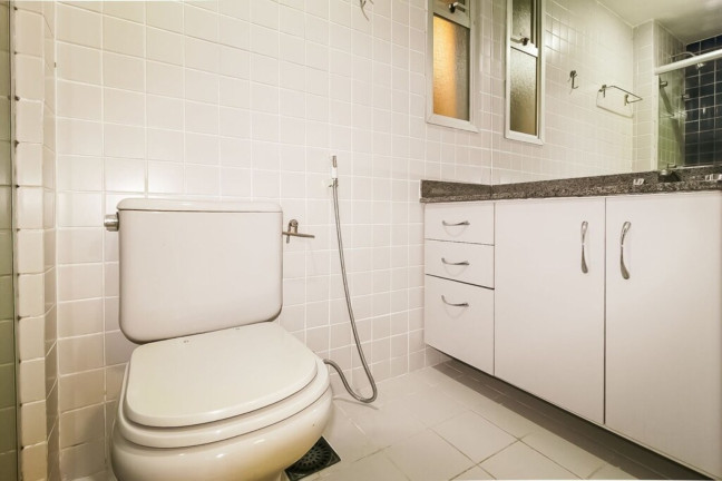 Imagem Imóvel com 2 Quartos à Venda, 83 m² em Lagoa - Rio De Janeiro Imagem Imóvel com 2 Quartos à Venda, 83 m² em Lagoa - Rio De Janeiro