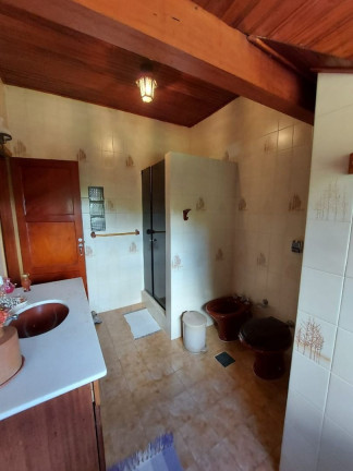 Imagem Casa com 4 Quartos à Venda, 255 m² em Três Córregos - Teresópolis