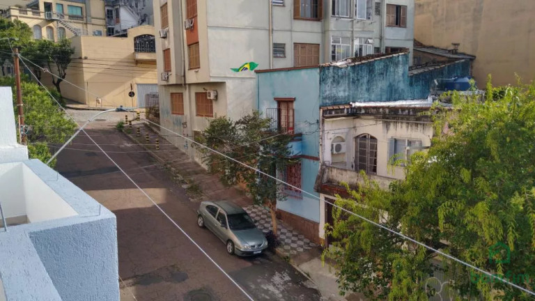 Imagem Casa com 4 Quartos à Venda, 180 m² em Centro Histórico - Porto Alegre Imagem Casa com 4 Quartos à Venda, 180 m² em Centro Histórico - Porto Alegre