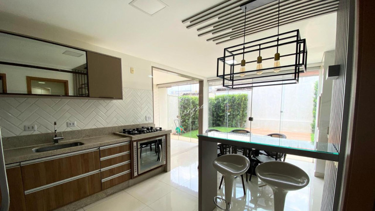Imagem Sobrado com 4 Quartos para Alugar, 196 m² em Chácara Cachoeira - Campo Grande Imagem Sobrado com 4 Quartos para Alugar, 196 m² em Chácara Cachoeira - Campo Grande