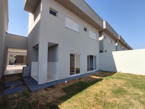 Imagem Imóvel com 
            	3             Quartos à Venda, 131 m² em 
            	Sitios Santa Luzia             - 
            	Aparecida De Goiania            