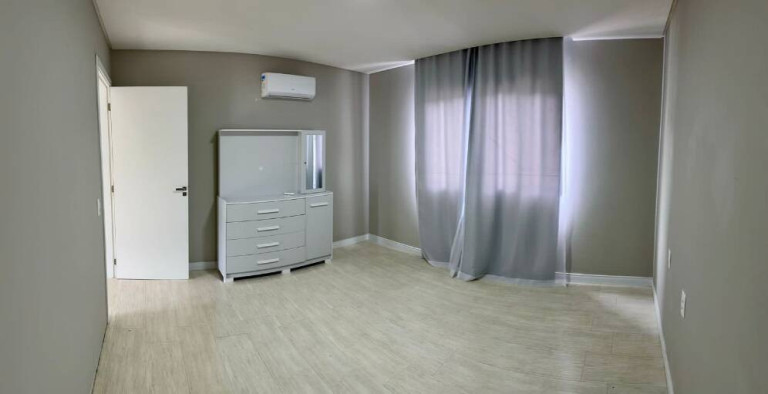 Imagem Casa com 3 Quartos à Venda, 300 m² em Centro - Balneário Camboriú Imagem Casa com 3 Quartos à Venda, 300 m² em Centro - Balneário Camboriú