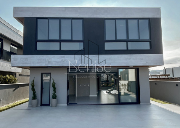 Imagem Casa com 4 Quartos à Venda, 285 m² em Santa Regina - Camboriú