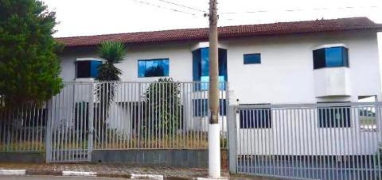 Sobrado com 7 Quartos para Alugar, 740 m² em Arujá Center Ville - Arujá