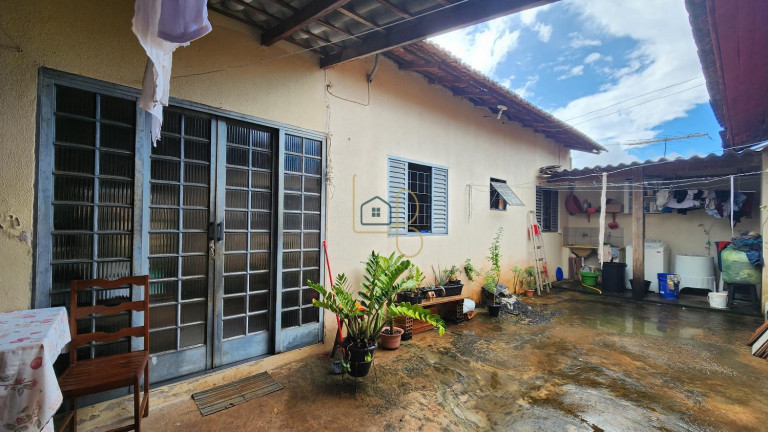 Imagem Casa com 3 Quartos à Venda, 100 m² em Conjunto Habitacional José Giordano - Londrina Imagem Casa com 3 Quartos à Venda, 100 m² em Conjunto Habitacional José Giordano - Londrina