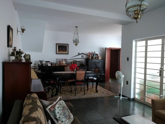 Sobrado com 6 Quartos à Venda, 323 m² em Centro - Guaratinguetá