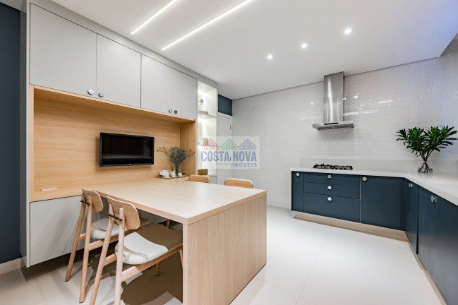 Imagem Apartamento com 4 Quartos à Venda, 234 m²