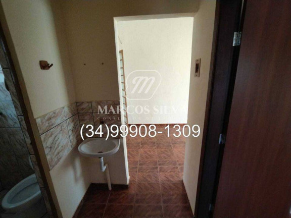 Imagem Casa com 3 Quartos à Venda, 250 m² em Santa Mônica - Uberlândia Imagem Casa com 3 Quartos à Venda, 250 m² em Santa Mônica - Uberlândia