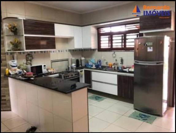 Imagem Casa com 3 Quartos à Venda, 216 m² em Planalto - Cascavel Imagem Casa com 3 Quartos à Venda, 216 m² em Planalto - Cascavel