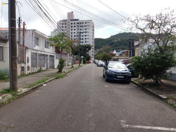 Imagem Casa com 4 Quartos à Venda, 120 m² em Centro - Florianópolis Imagem Casa com 4 Quartos à Venda, 120 m² em Centro - Florianópolis