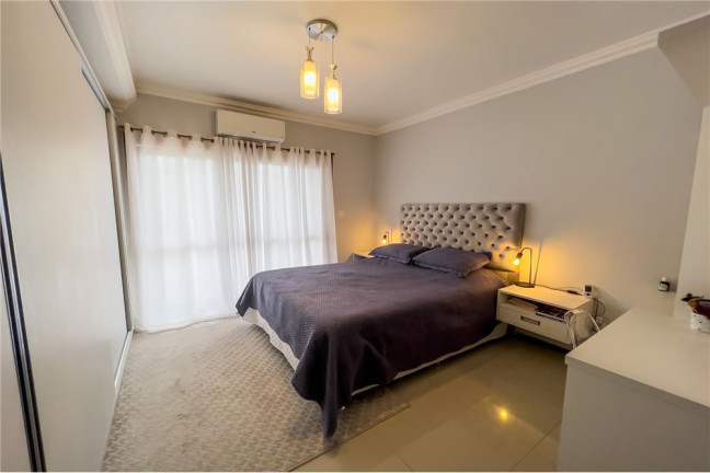 Imagem Casa com 3 Quartos à Venda,  em Ipanema - Porto Alegre