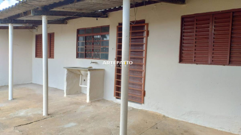 Imagem Casa com 1 Quarto à Venda, 200 m² Imagem Casa com 1 Quarto à Venda, 200 m²