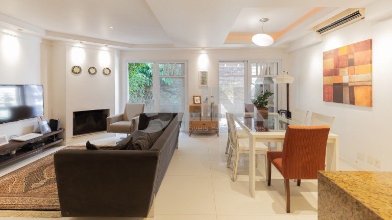 Imagem Imóvel com 4 Quartos à Venda, 223 m² em Jardim Carvalho - Porto Alegre Imagem Imóvel com 4 Quartos à Venda, 223 m² em Jardim Carvalho - Porto Alegre