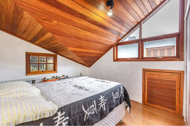 Imagem Casa com 5 Quartos à Venda, 330 m² em Vila Ipiranga - Porto Alegre Imagem Casa com 5 Quartos à Venda, 330 m² em Vila Ipiranga - Porto Alegre