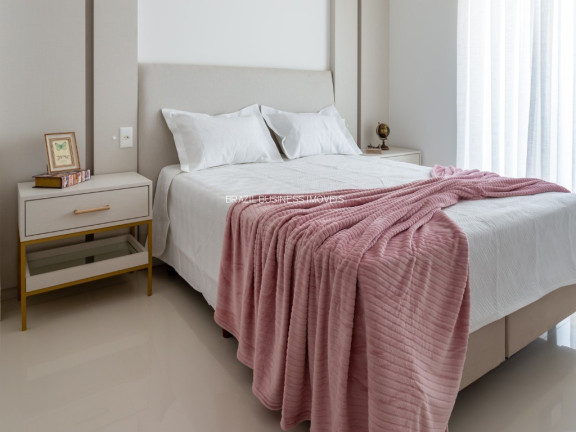 Imagem Imóvel com 3 Quartos à Venda, 122 m² em Centro - Balneário Camboriú Imagem Imóvel com 3 Quartos à Venda, 122 m² em Centro - Balneário Camboriú
